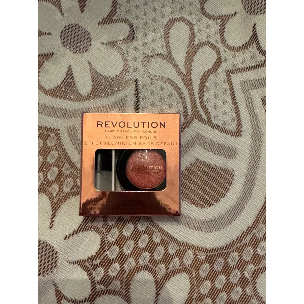 Revolution Flawless Foils Rose Gold Metallic Eyeshadow Set with Primer 95408